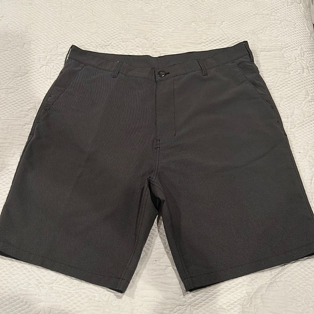 Great Northwest Men’s Gray Shorts. Flat Front. Size 36.